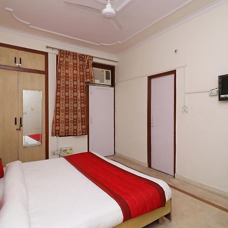 Oyo 11452 Golden Castle Lodge Indirapuram Bagian luar foto