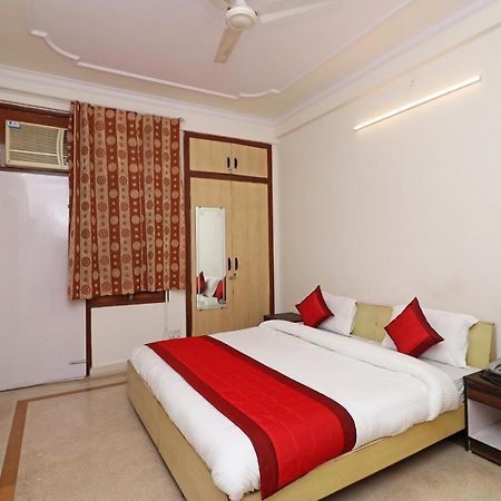 Oyo 11452 Golden Castle Lodge Indirapuram Bagian luar foto