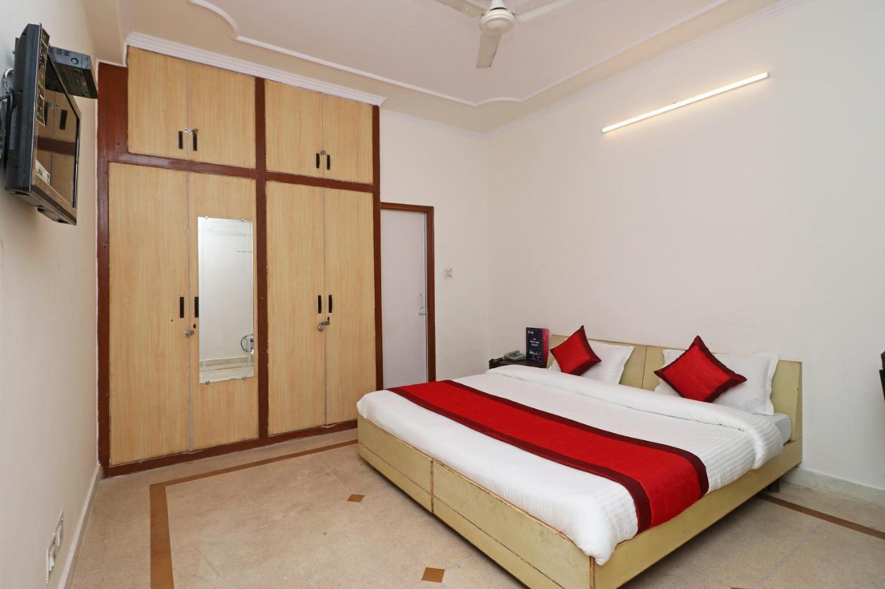 Oyo 11452 Golden Castle Lodge Indirapuram Bagian luar foto