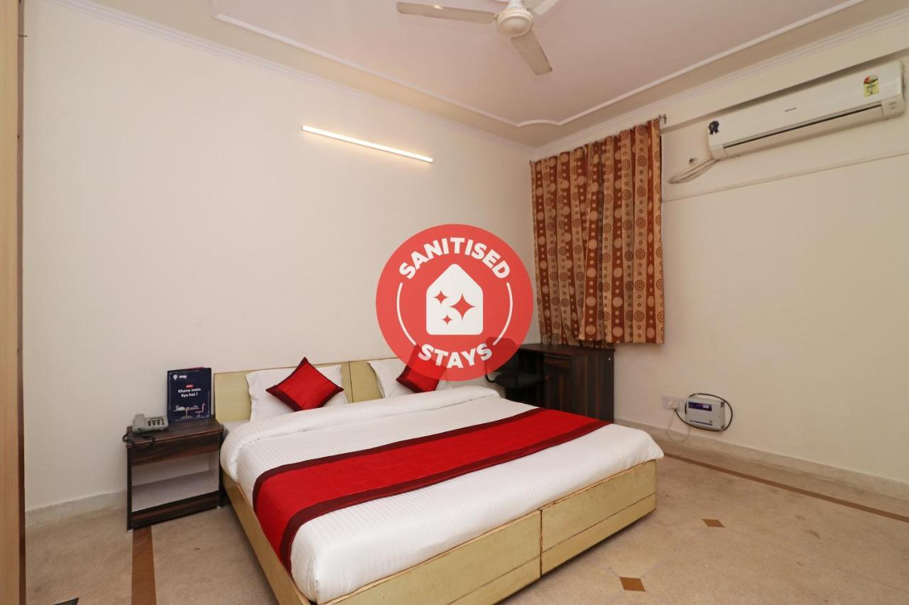 Oyo 11452 Golden Castle Lodge Indirapuram Bagian luar foto