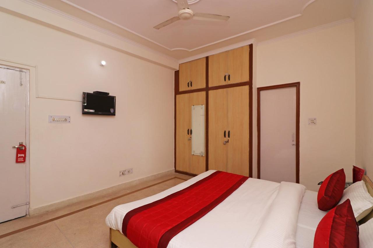 Oyo 11452 Golden Castle Lodge Indirapuram Bagian luar foto