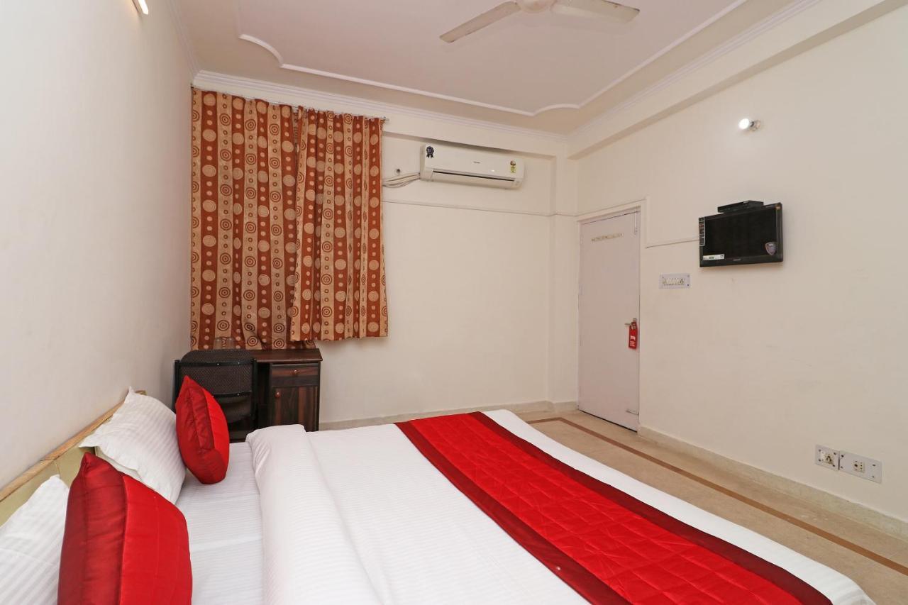 Oyo 11452 Golden Castle Lodge Indirapuram Bagian luar foto