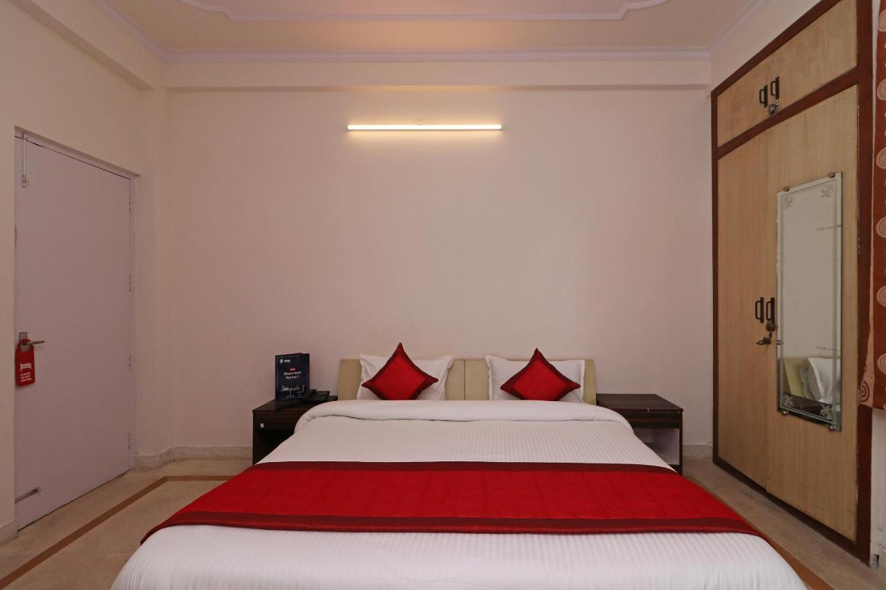 Oyo 11452 Golden Castle Lodge Indirapuram Bagian luar foto