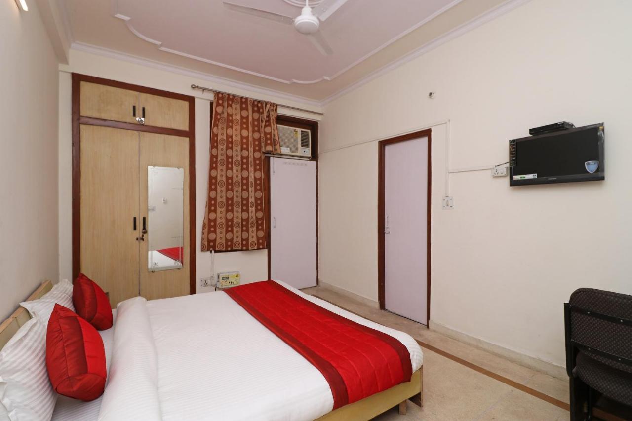 Oyo 11452 Golden Castle Lodge Indirapuram Bagian luar foto