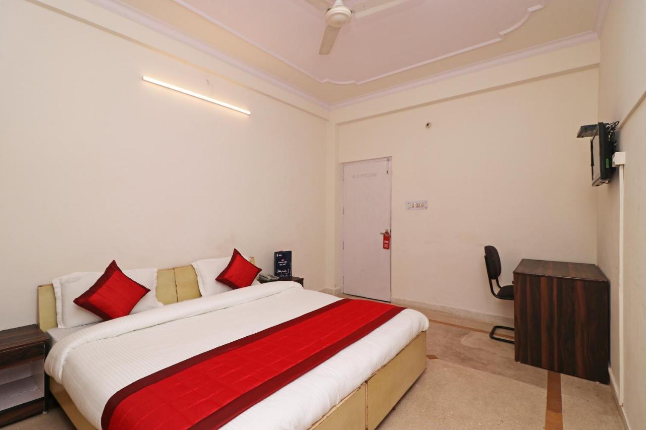 Oyo 11452 Golden Castle Lodge Indirapuram Bagian luar foto