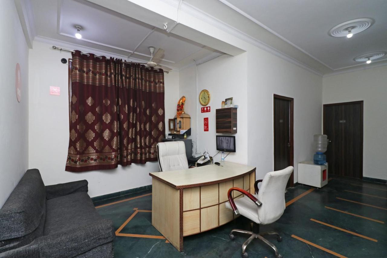 Oyo 11452 Golden Castle Lodge Indirapuram Bagian luar foto