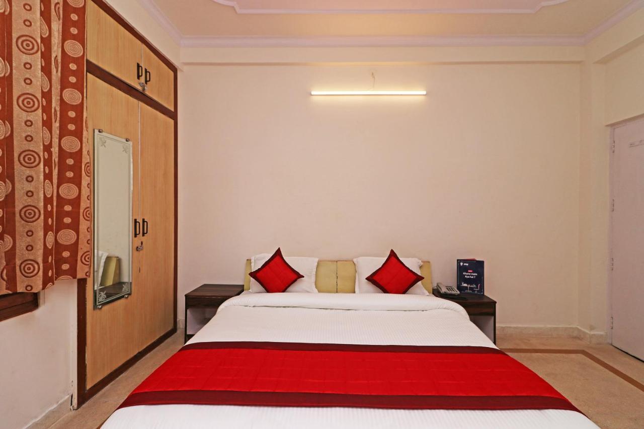 Oyo 11452 Golden Castle Lodge Indirapuram Bagian luar foto
