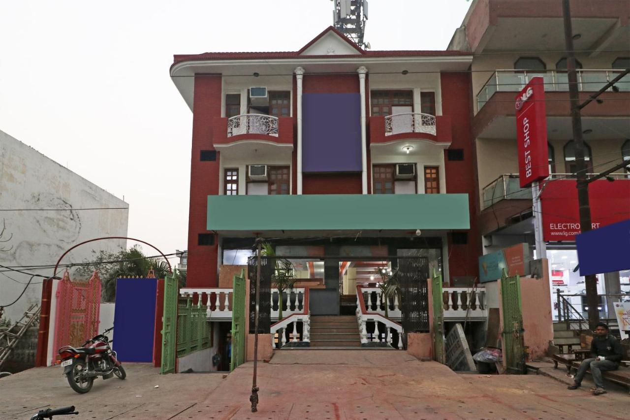 Oyo 11452 Golden Castle Lodge Indirapuram Bagian luar foto