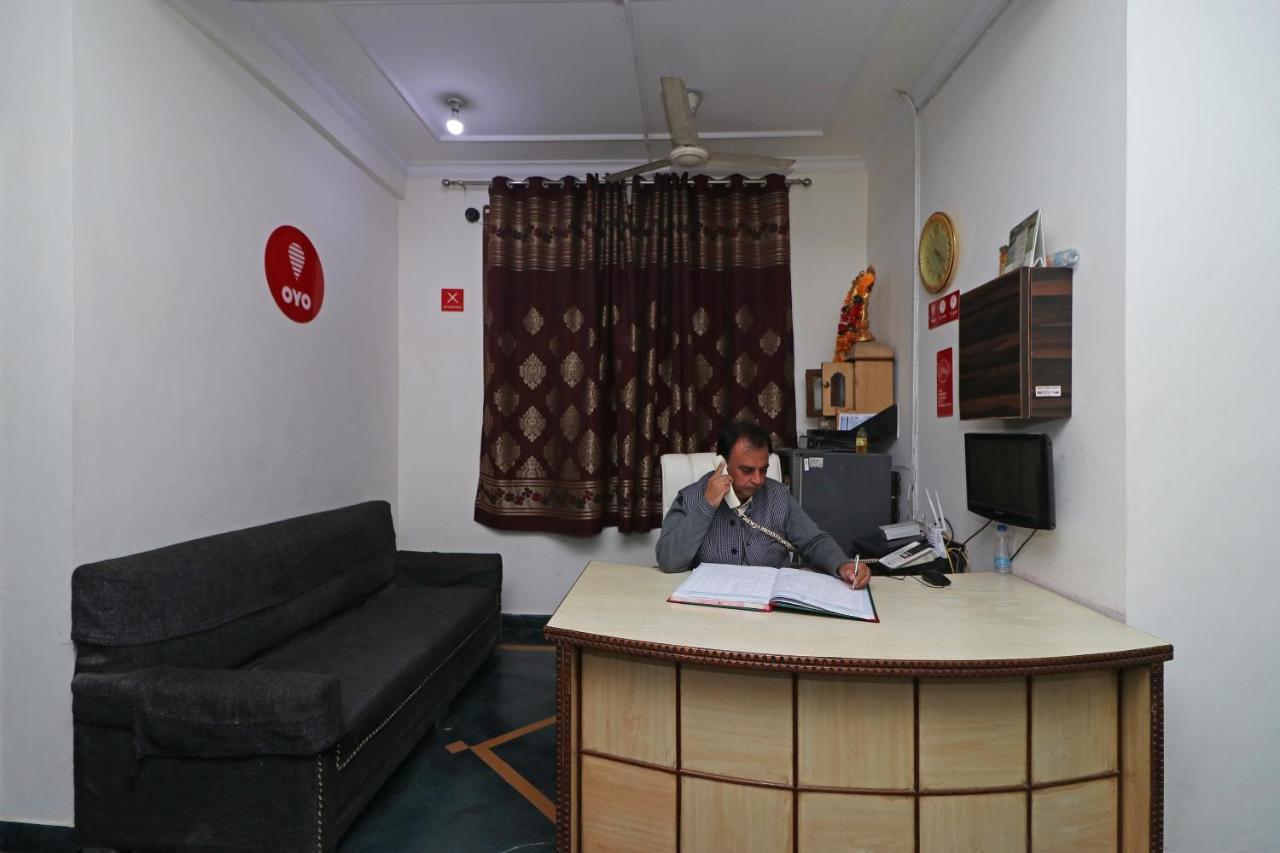 Oyo 11452 Golden Castle Lodge Indirapuram Bagian luar foto
